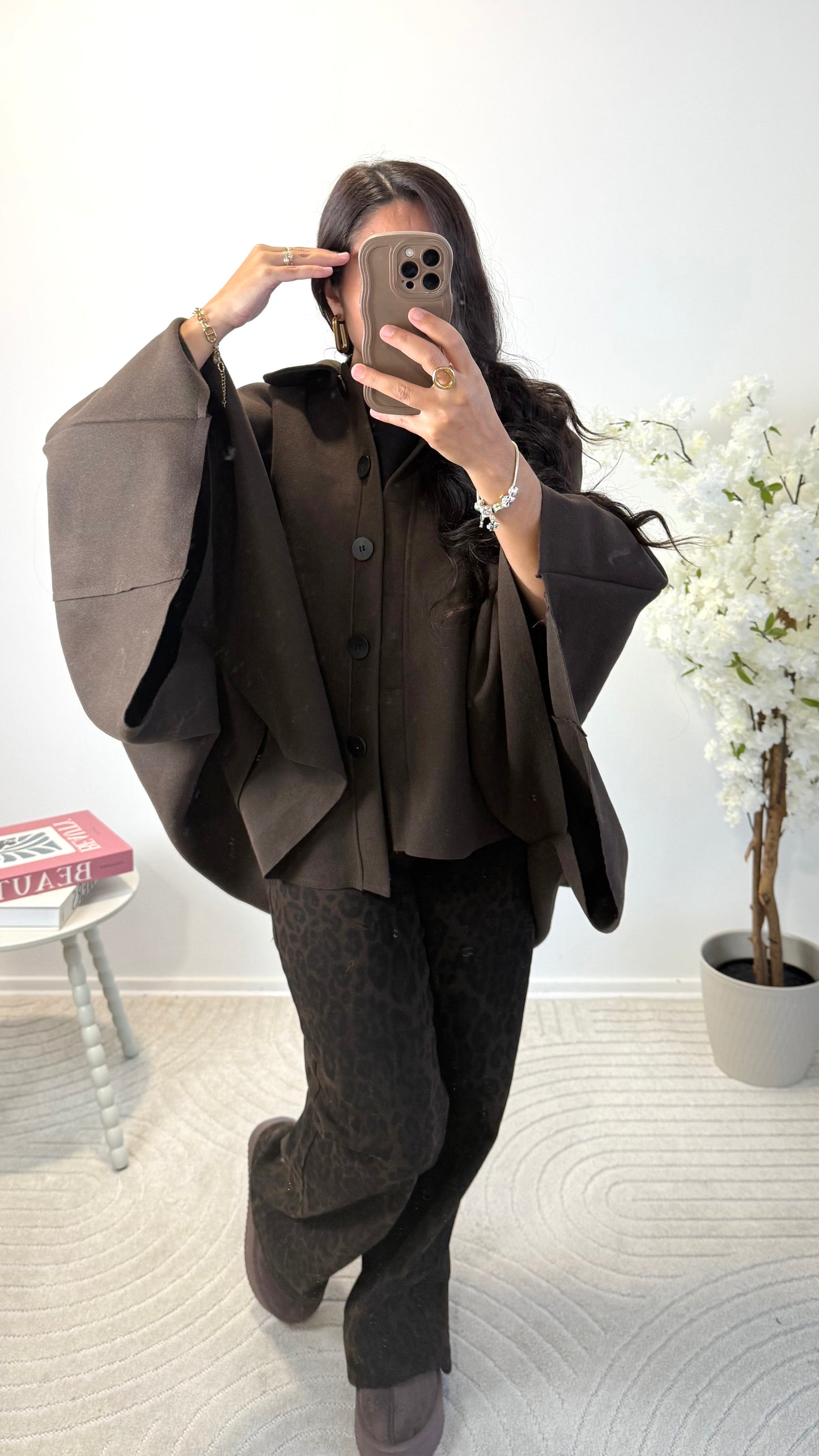 CAPE AVEC MANCHES CHOCO